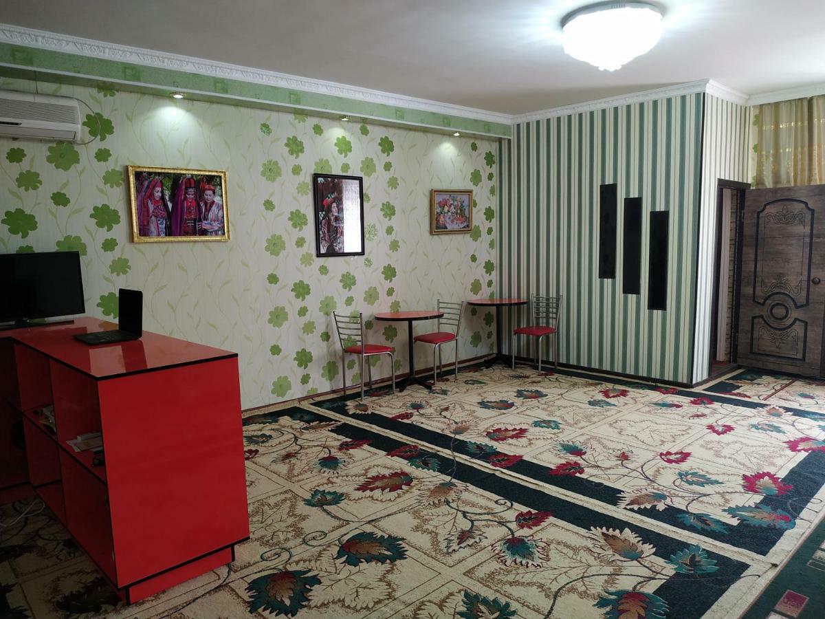 Family Guest House - Friends-J Nukus Bagian luar foto